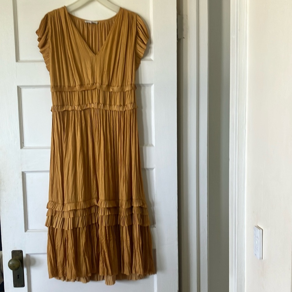 Rich gold toned current air flowy dress
